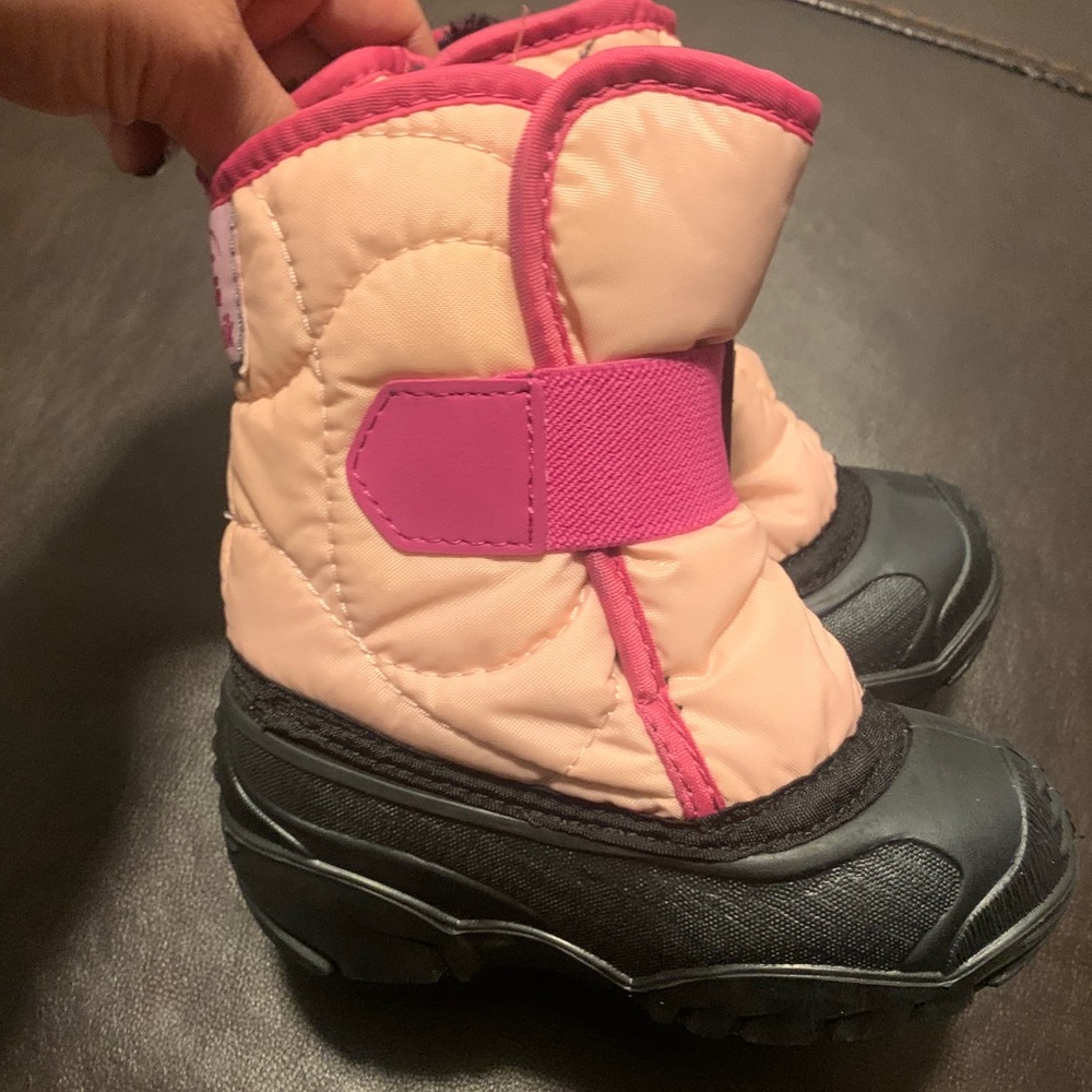 Snow boots
